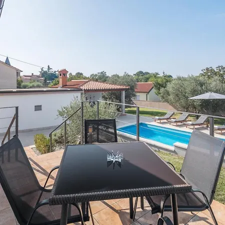 Viktoria Near Porec For 6 People With Play & Private Pool Vila *