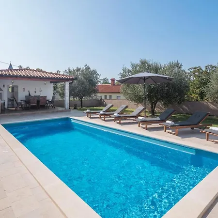 Viktoria Near Porec For 6 People With Play & Private Pool Kastelir