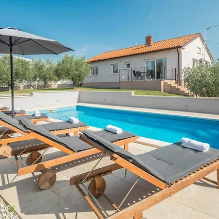 Viktoria Near Porec For 6 People With Play & Private Pool *