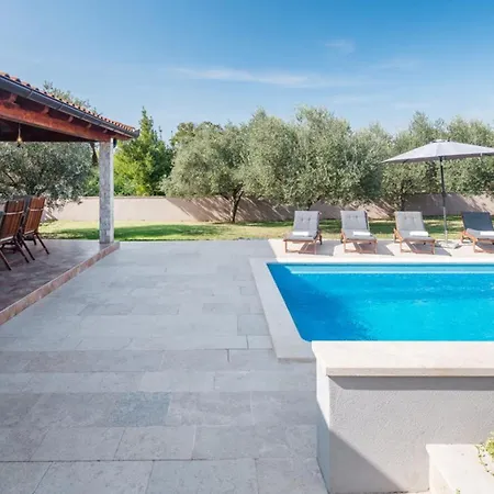 Viktoria Near Porec For 6 People With Play & Private Pool Kastelir