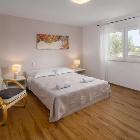 Viktoria Near Porec For 6 People With Play & Private Pool Vila *