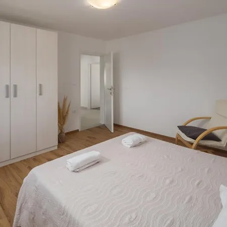 Viktoria Near Porec For 6 People With Play & Private Pool Vila Kastelir