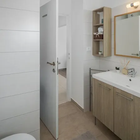 Vila Viktoria Near Porec For 6 People With Play & Private Pool Kastelir