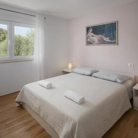Viktoria Near Porec For 6 People With Play & Private Pool * Kastelir
