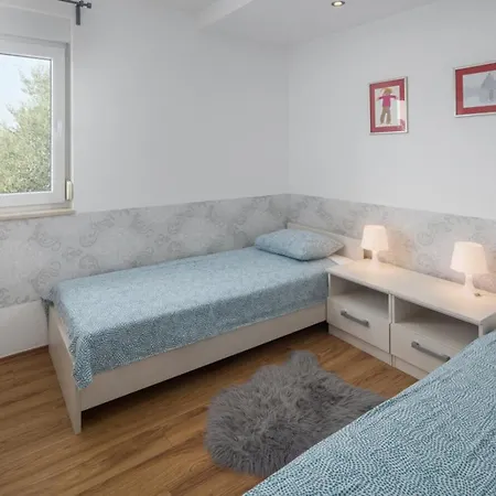 Viktoria Near Porec For 6 People With Play & Private Pool Vila *